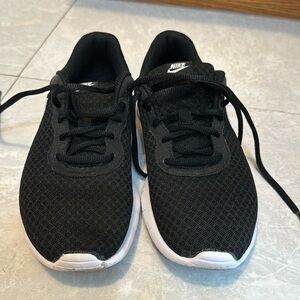 Size 3 youth (big kids) Nike sneakers